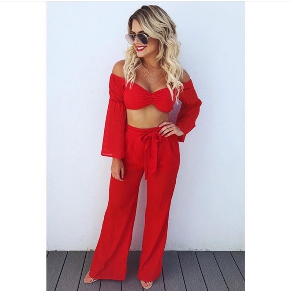 Red set - Picture 1 of 2